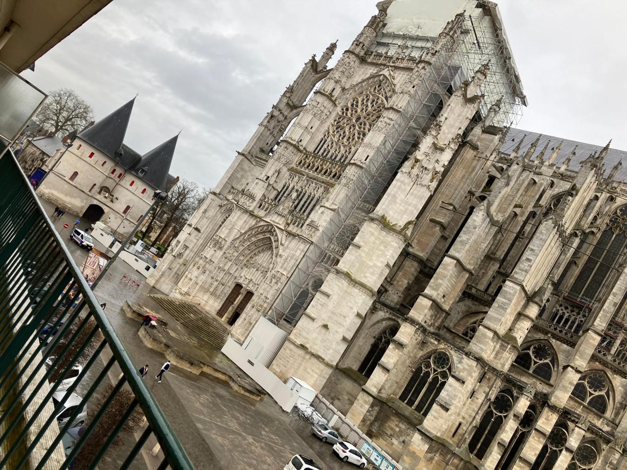 Lovely Appartement Vue Cathedrale Beauvais Zewnętrze zdjęcie